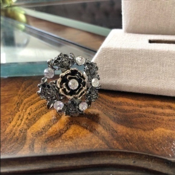Stretchy Floral Rhinestone Detail Ring -One Size - Picture 4 of 5
